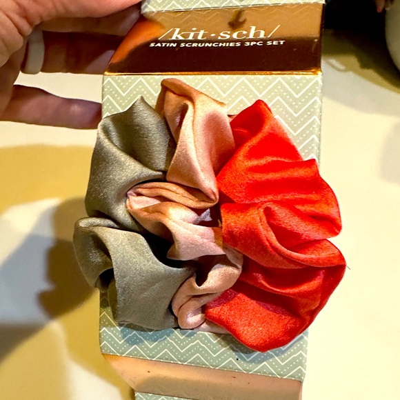 KITSCH HOLIDAY ORNAMENT 3 PC SATIN SCRUNCHES SET HAIR PONYTAIL PINK GREEN CORAL - Picture 8 of 9